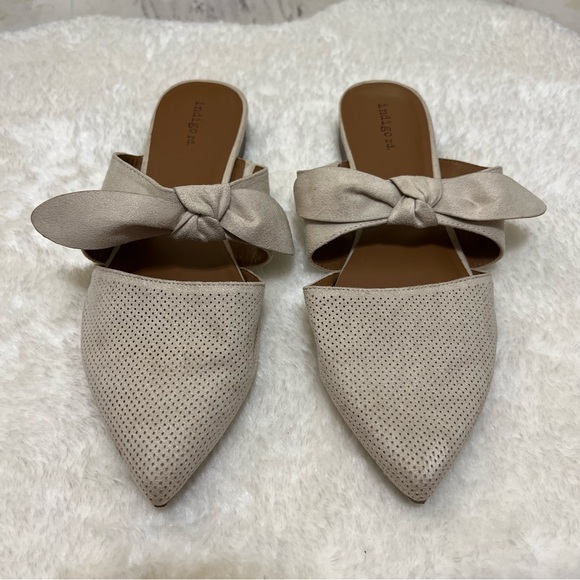 Excellent Condition Indigo Rd. Bow Flats - Picture 2 of 4